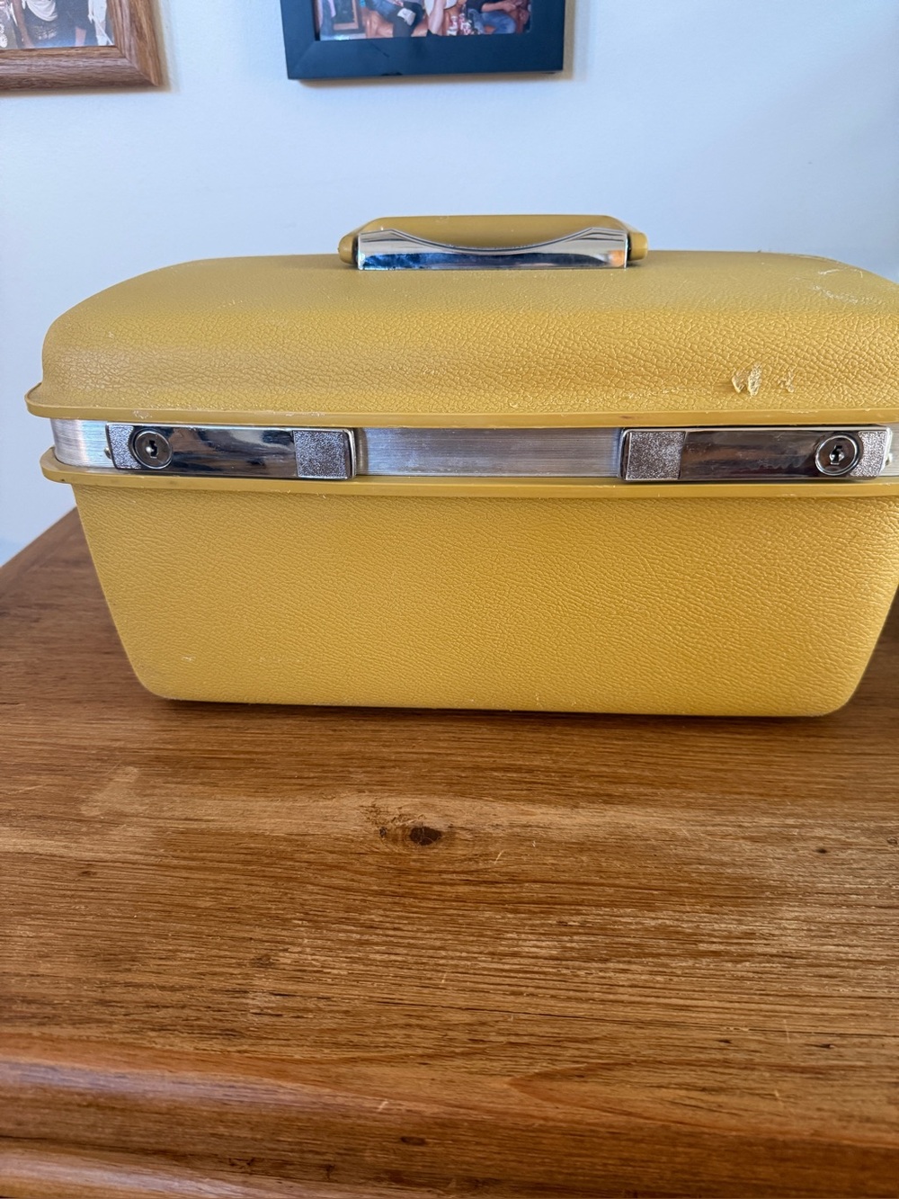 Vintage Yellow Train Case Cosmetic Makeup Box Samsonite